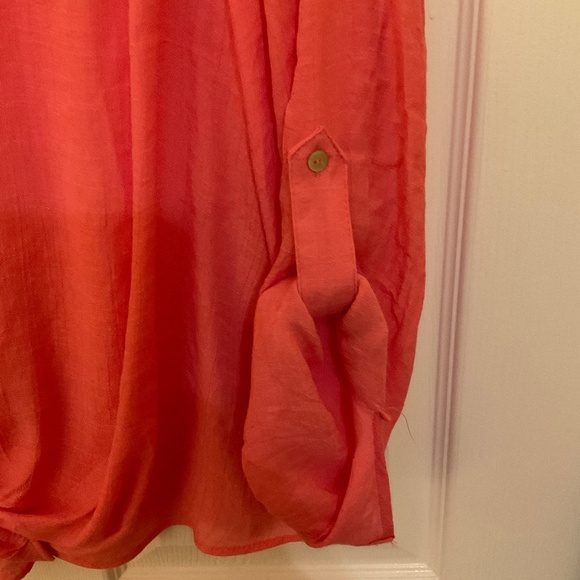 LADIES TIE FRONT BLOUSE.  EXCELLENT CONDITION!  XL. PRETTY CORAL COLOR. COMFY! - Picture 3 of 10